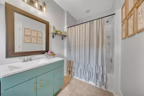 Bath - 1349 Rose Ave SE, Roanoke, VA 24014 photo 1 of 3