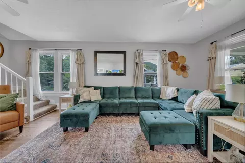 Living - 1349 Rose Ave SE, Roanoke, VA 24014 photo 2 of 4
