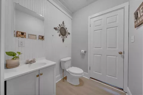 Bath - 1349 Rose Ave SE, Roanoke, VA 24014 photo 3 of 3