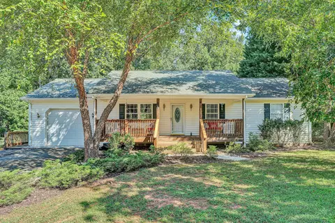801 Indian Ridge Dr, Moneta, VA 24121