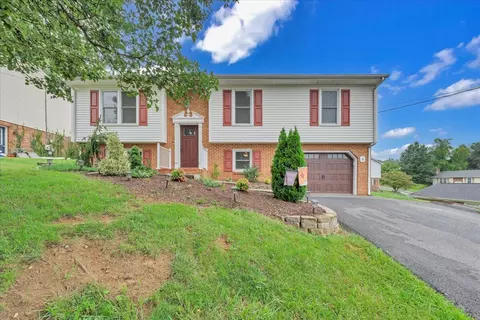 637 Catawba Dr, Salem, VA 24153