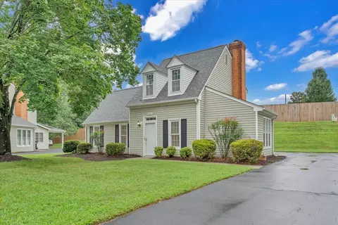 3221 Winterberry Dr, Roanoke, VA 24018