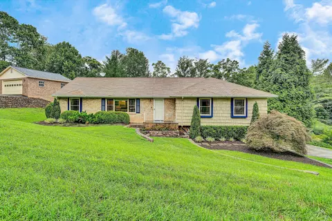 6521 Woodbrook Dr, Roanoke, VA 24018