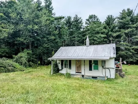 737 Agnes Ln NW, Willis, VA 24380