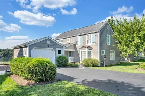 20 Cottage Ln, Moneta, VA 24121
