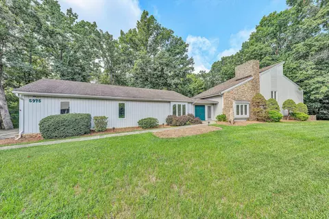 5975 Lakemont Dr, Roanoke, VA 24018