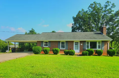 505 Hilltop Dr, Rocky Mount, VA 24151