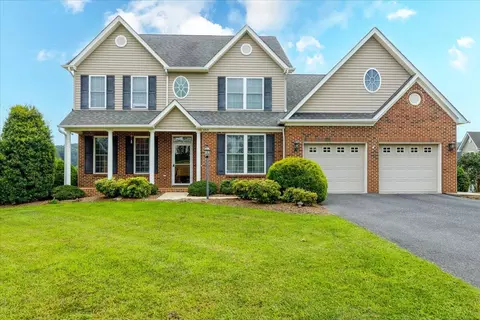 300 Heather Ln, Staunton, VA 24401