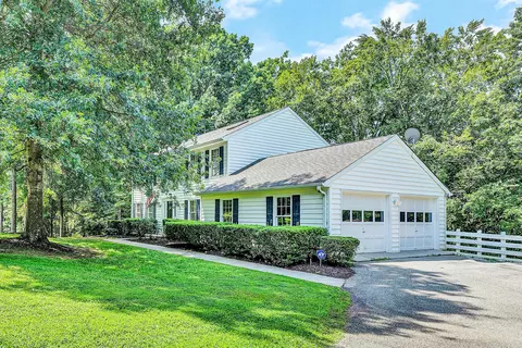 1382 Deer Creek Dr, Bedford, VA 24523
