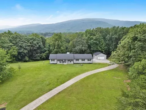 1544 Deborah Ln, Salem, VA 24153