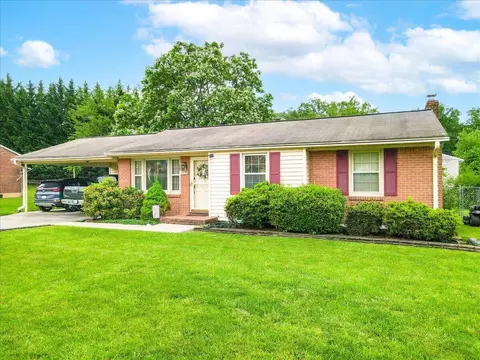 2136 Bainbridge Dr, Salem, VA 24153