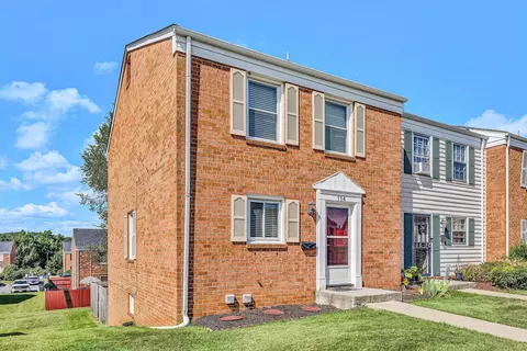 114 Oxford Sq, Vinton, VA 24179
