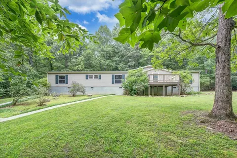 6733 Bradshaw Rd, Salem, VA 24153