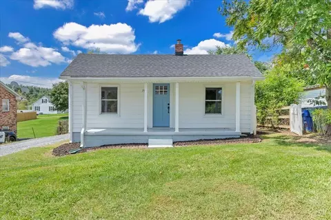 75 Clearview Dr NW, Christiansburg, VA 24073
