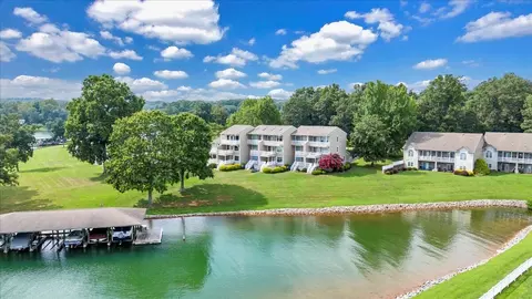 220 Blarney Stone Ct, Huddleston, VA 24104