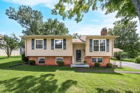 1094 Granite Dr, Bedford, VA 24523