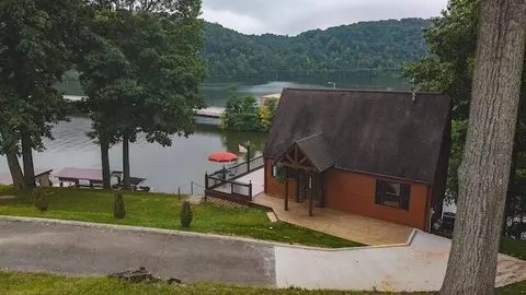 3140 Farmer Ln, Pulaski, VA 24301