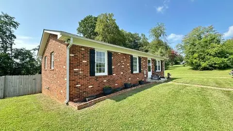 1281 Lone Oak Xing, Huddleston, VA 24104