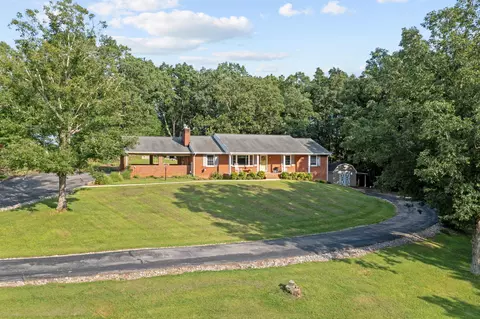 1249 W Wind Rd, Fincastle, VA 24090