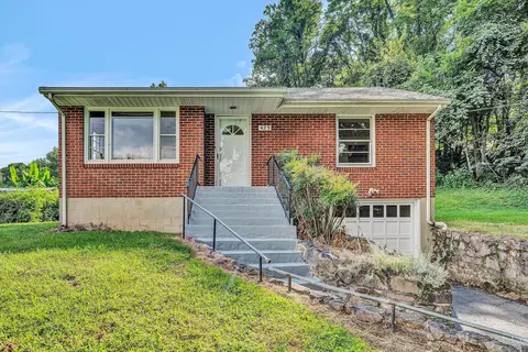 423 Parkdale Dr, Salem, VA 24153