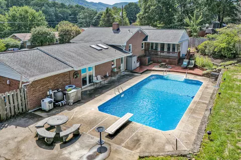 5419 Warwood Dr, Roanoke, VA 24018