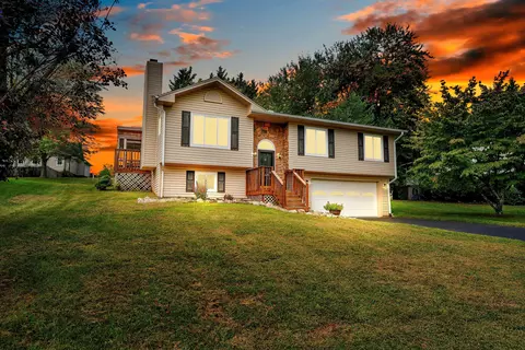 3711 Cundiff Dr, Roanoke, VA 24012