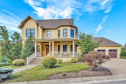 6060 Roycroft Dr, Roanoke, VA 24018