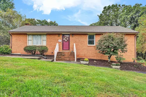 573 Crestland Dr, Roanoke, VA 24019