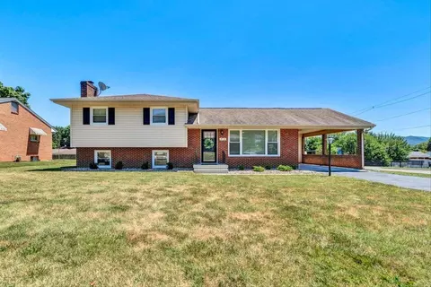 1434 Narcissus St, Salem, VA 24153