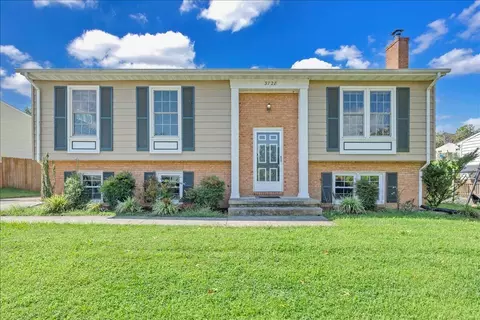 3728 Hyde Park Dr, Roanoke, VA 24018