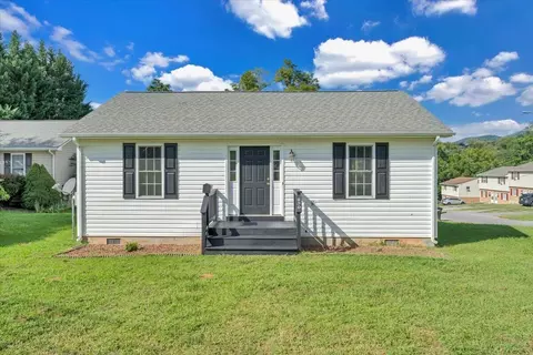 Exterior - 530 E Jackson Ave, Vinton, VA 24179 photo 2 of 12