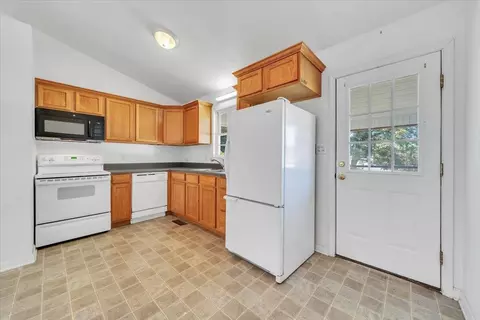 Kitchen - 530 E Jackson Ave, Vinton, VA 24179 photo 1 of 4