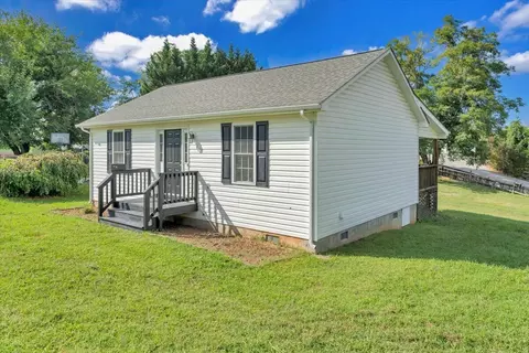 Exterior - 530 E Jackson Ave, Vinton, VA 24179 photo 4 of 12