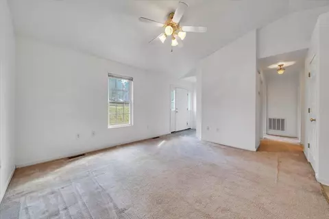Living - 530 E Jackson Ave, Vinton, VA 24179 photo 3 of 5