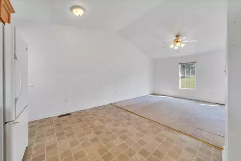 Living - 530 E Jackson Ave, Vinton, VA 24179 photo 5 of 5