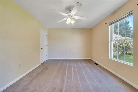 Bedroom - 530 E Jackson Ave, Vinton, VA 24179 photo 2 of 4