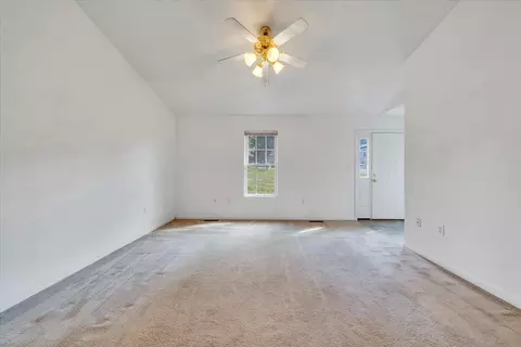 Living - 530 E Jackson Ave, Vinton, VA 24179 photo 4 of 5