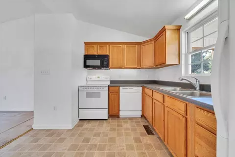 Kitchen - 530 E Jackson Ave, Vinton, VA 24179 photo 4 of 4