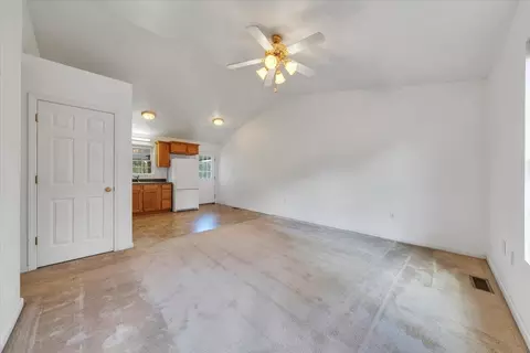 Living - 530 E Jackson Ave, Vinton, VA 24179 photo 1 of 5