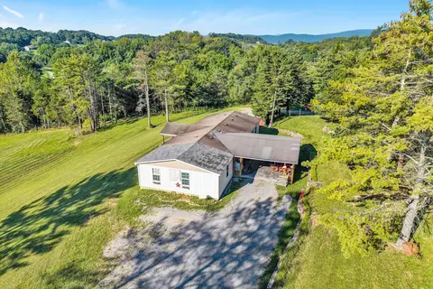 2233 Gravel Hill Rd, Troutville, VA 24175