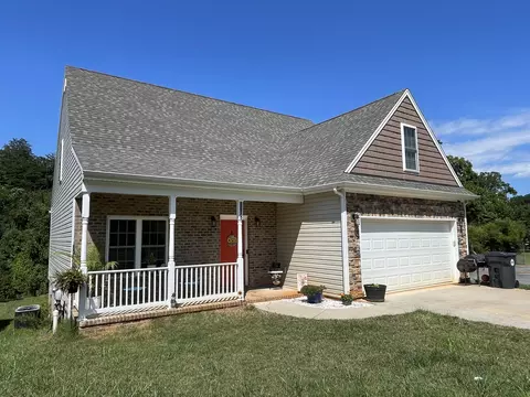 1182 Crest Ridge Dr, Bedford, VA 24523