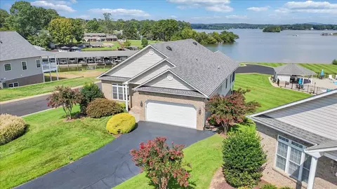 305 Lands End Cir, Union Hall, VA 24176