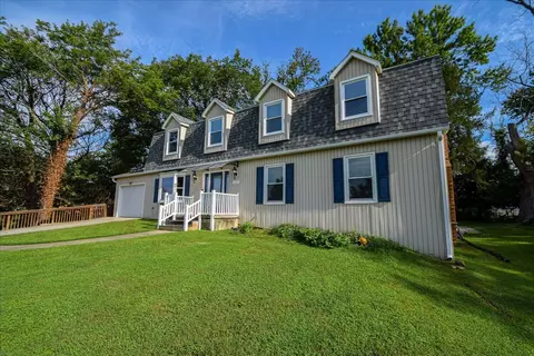 1223 Stoutamire Dr, Salem, VA 24153
