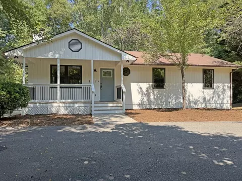 103 Lands Harbor Ln, Moneta, VA 24121