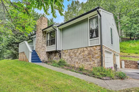 7495 Fernway Dr, Roanoke, VA 24018