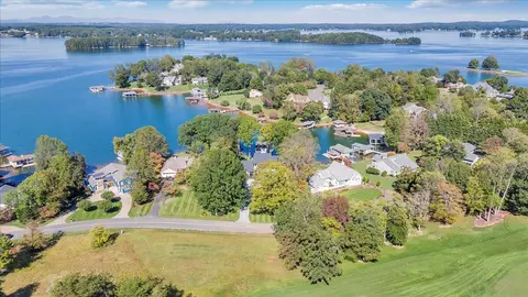 View/Area - 2650 Waters Edge Dr, Penhook, VA 24137 photo 5 of 37