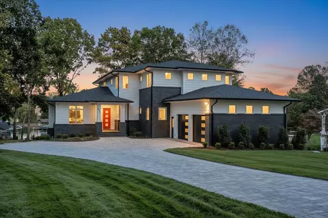 2650 Waters Edge Dr, Penhook, VA 24137