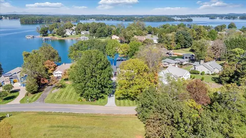 View/Area - 2650 Waters Edge Dr, Penhook, VA 24137 photo 4 of 37