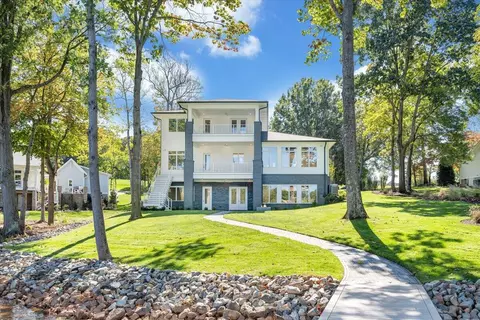 Exterior - 2650 Waters Edge Dr, Penhook, VA 24137 photo 32 of 115