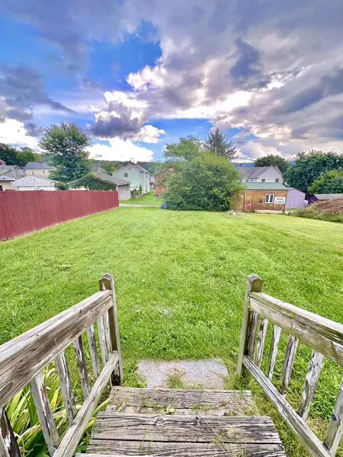 Exterior - 327 E Hawthorne St, Covington, VA 24426 photo 3 of 4